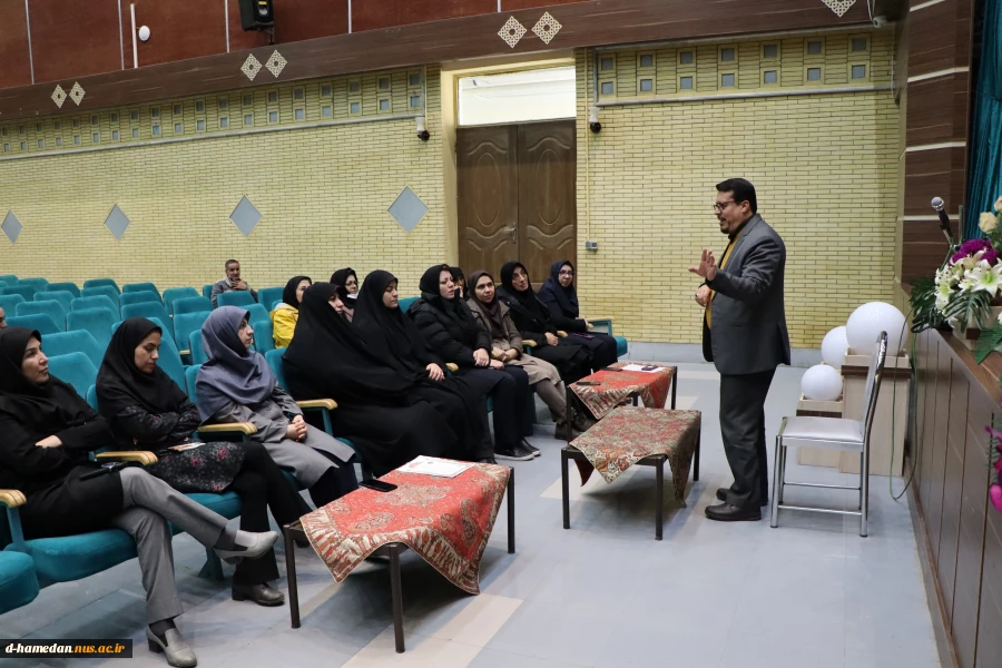 برگزاری کارگاه "برقراری ارتباط مؤثر" با حضور جناب آقای دکتر قاسمی، معاون دانشجویی - فرهنگی دانشگاه ملی مهارت استان همدان  3