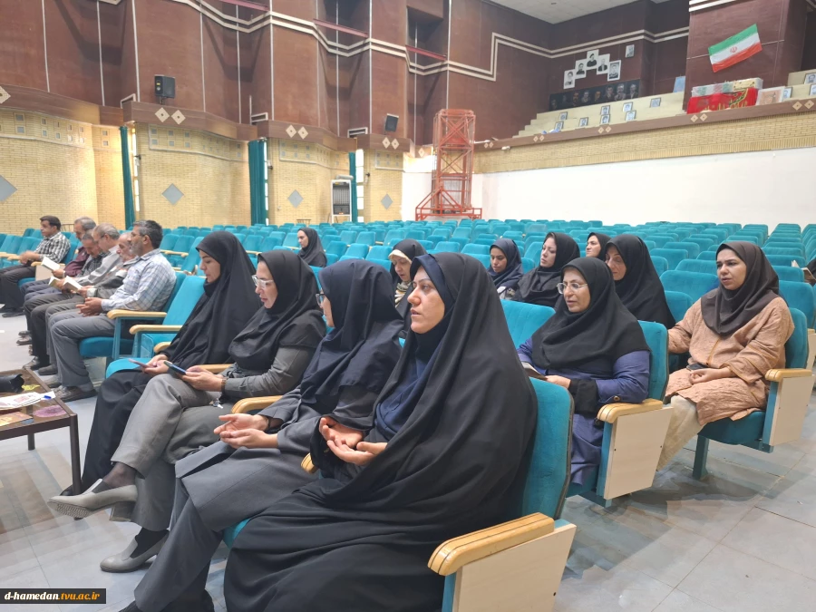 قرائت دعای توسل و مولودی خوانی با حضور مداح اهل بیت
و تقدیر از کارکنان به پاس زحمات در برگزاری امتحانات و تجلیل از بازنشستگان در هفته وحدت
 2