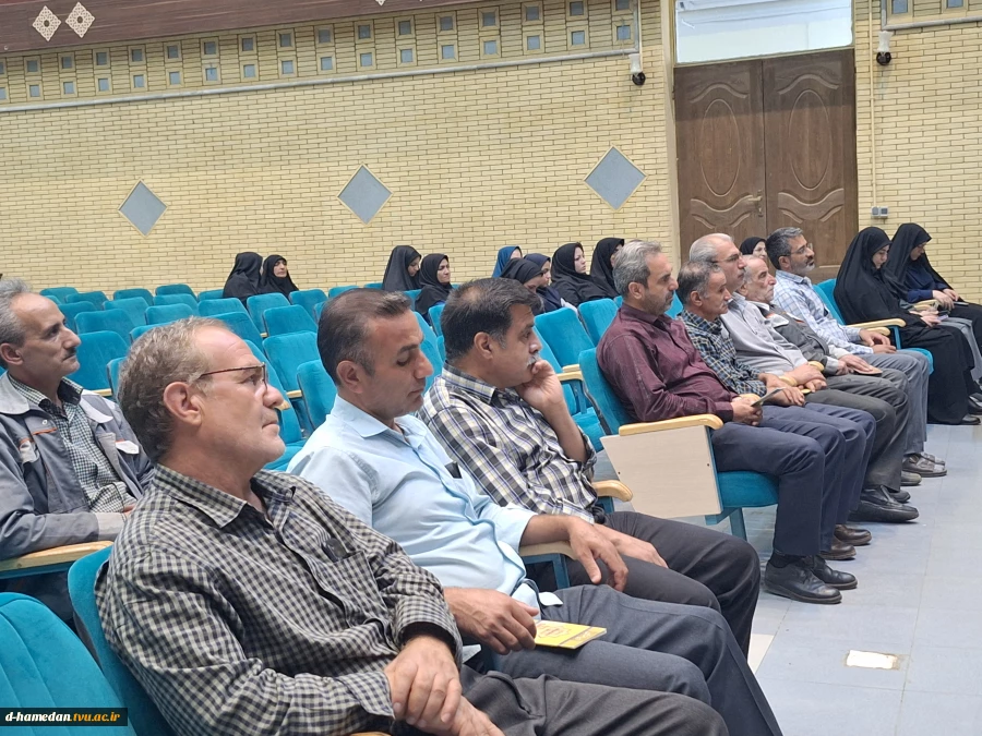 قرائت دعای توسل و مولودی خوانی با حضور مداح اهل بیت
و تقدیر از کارکنان به پاس زحمات در برگزاری امتحانات و تجلیل از بازنشستگان در هفته وحدت
 2