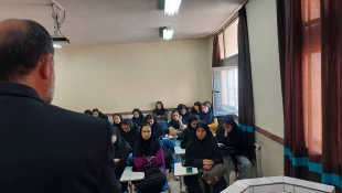 با حضور اعضای تشکل پیام آوران ایثار استان همدان، برگزار شد: روایت گری  جنگ تحمیلی 12 روزه برای دانشجویان به مناسبت آغاز سالتحصیلی 5