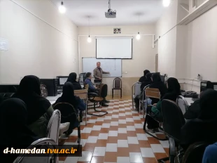 با حضور اعضای تشکل پیام آوران ایثار استان همدان، برگزار شد: روایت گری  جنگ تحمیلی 12 روزه برای دانشجویان به مناسبت آغاز سالتحصیلی 8
