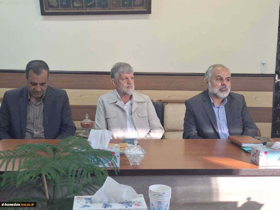 با حضور اعضای تشکل پیام آوران ایثار استان همدان، برگزار شد: روایت گری  جنگ تحمیلی 12 روزه برای دانشجویان به مناسبت آغاز سالتحصیلی 10