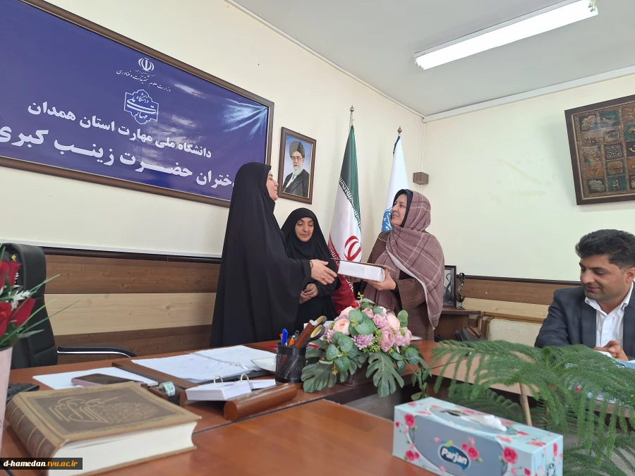 نشست صمیمی دکتر سیف با دبیران و اساتید مشاور انجمن های علمی و کانون ها 3