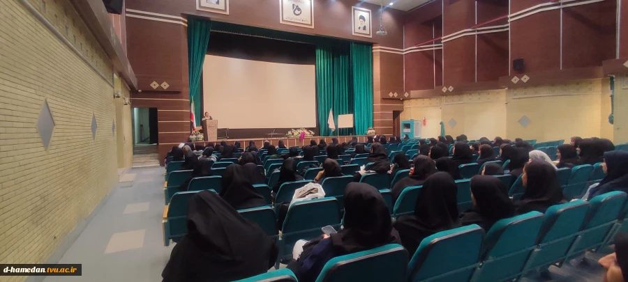 اولین همایش تخصصی پوست و مو با همکاری مرکز آموزش های آزاد برگزار گردید 3