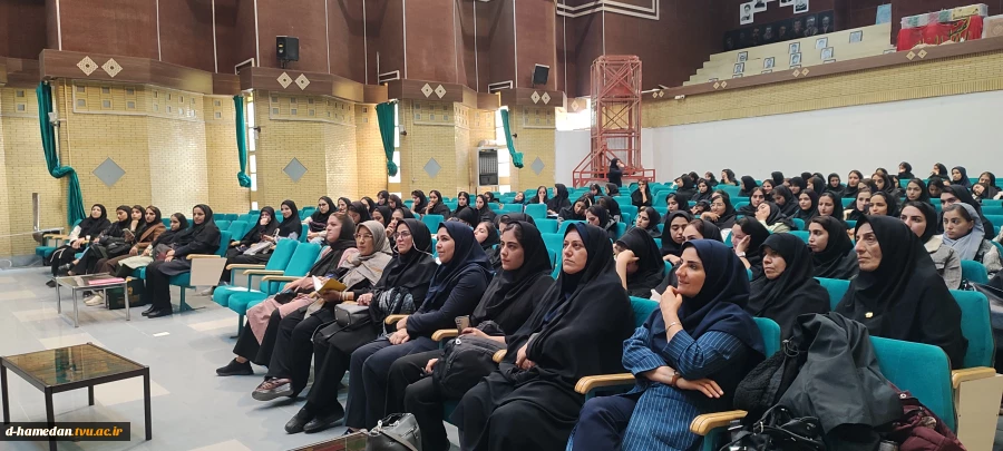 اولین همایش تخصصی پوست و مو با همکاری مرکز آموزش های آزاد برگزار گردید 4