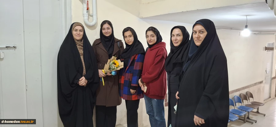 حضور دکتر سیف و عوامل اجرایی آموزشکده ملی مهارت دختران همدان در جمع دانشجویان، در روز دانشجو 2