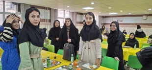 حضور دکتر سیف و عوامل اجرایی آموزشکده ملی مهارت دختران همدان در جمع دانشجویان، در روز دانشجو 3