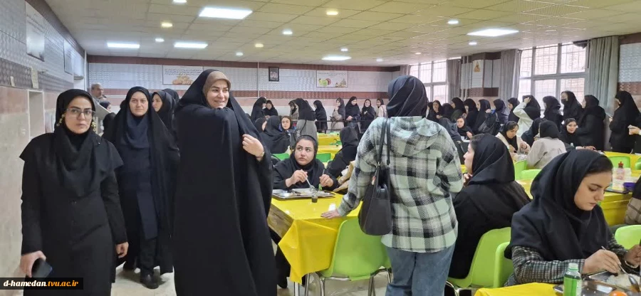 حضور دکتر سیف و عوامل اجرایی آموزشکده ملی مهارت دختران همدان در جمع دانشجویان، در روز دانشجو 5