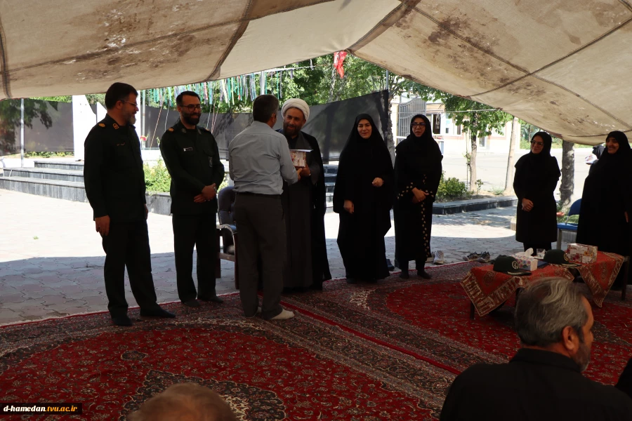 در هفته بسیج و همزمان با هفته‌ی امر به معروف و نهی از منکر؛ برگزار شد: مراسم قرائت زیارت عاشورا؛ همراه با سخنرانی حجت الاسلام والمسلمین افلاکیان؛ نماینده محترم دفتر نهاد مقام معظم رهبری
 2