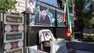 در آستانه ی  تشییع پیکر مطهر رهبر شهید انقلاب، مراسمی با موضوع وداع با قائد امت، در آموزشکده ملی مهارت دختران همدان برگزار شد 2