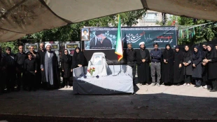 در آستانه ی  تشییع پیکر مطهر رهبر شهید انقلاب، مراسمی با موضوع وداع با قائد امت، در آموزشکده ملی مهارت دختران همدان برگزار شد 7